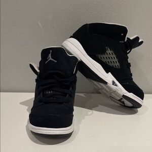 Jordan Kids Sneakers in Black and White